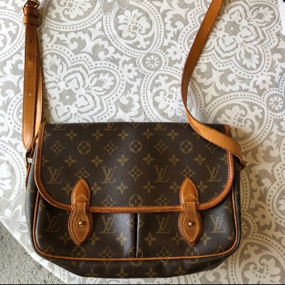 Louis Vuitton Gibeciere GM